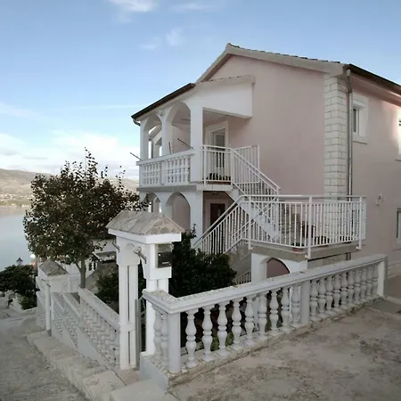 Maja - Sea View *